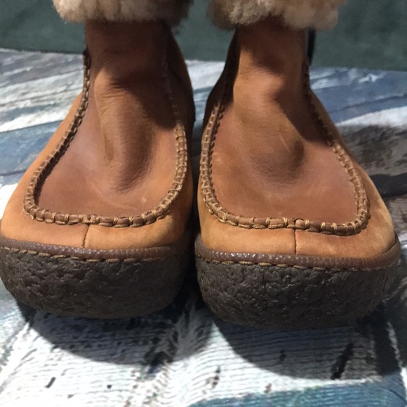 🐬 BORN Brown Leather Shearing Cuff Boots - Picture 14 of 16